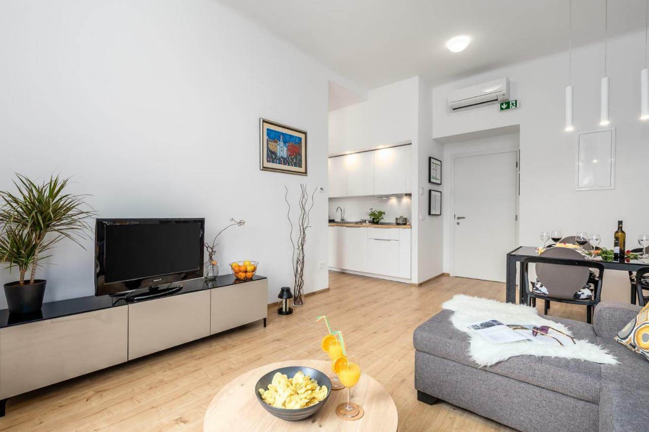 Apartman Deark Lägenhet Rijeka Exteriör bild
